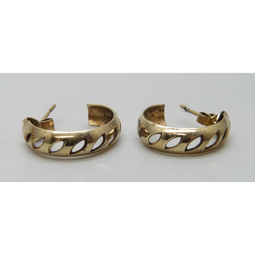 7085 - Two pairs of 9ct gold earrings - studs and hoops, 3.7g total weight