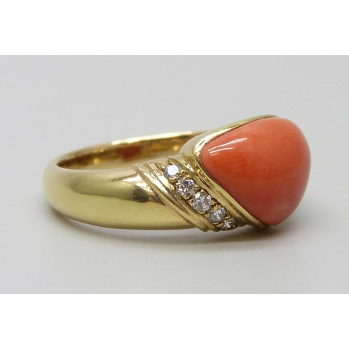 7092 - A designer style 18ct gold, coral and diamond ring, 5.4g, M/N