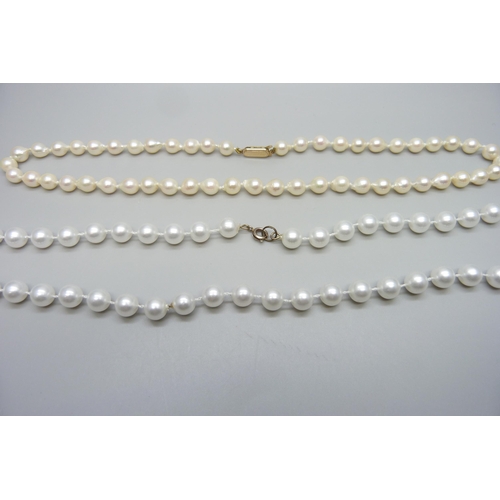 7106 - A pearl necklace with a 9ct gold clasp, 23.4g, 45.5cm, and a plastic bead necklace