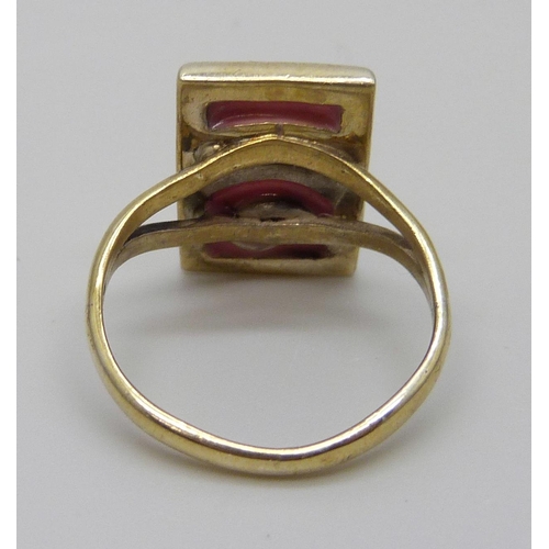 7110 - A silver gilt mother of pearl set ring, O