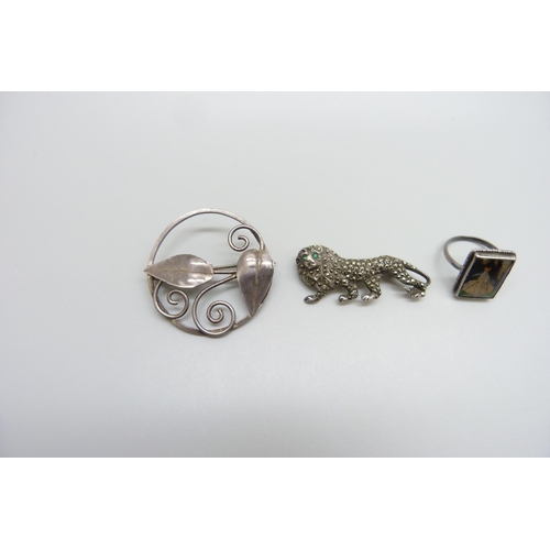 7115 - A silver butterfly wing ring and two silver brooches including one in the form of a lion