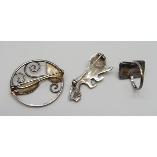 7115 - A silver butterfly wing ring and two silver brooches including one in the form of a lion