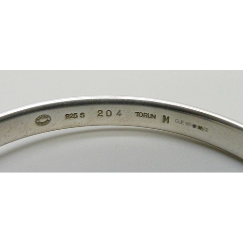 7127 - A silver Georg Jensen Torun bangle, Vivianna Torun Bülow-Hübe, no. 204, boxed