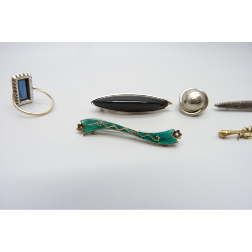 7129 - A 9ct gold and paste set ring, 2.8g, N, a/f, a Victorian bar brooch, an enamelled bar brooch, a yell... 