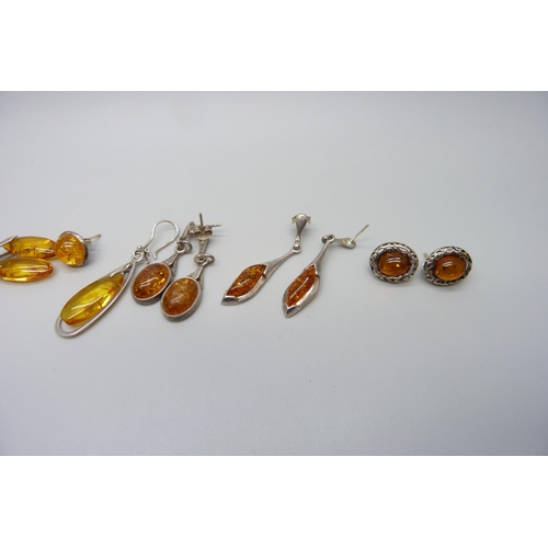 7131 - Five pairs of silver and amber earrings and two loose earrings, 23g