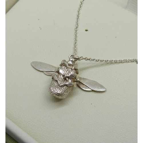 7134 - A silver Alex Monroe bee necklace, boxed