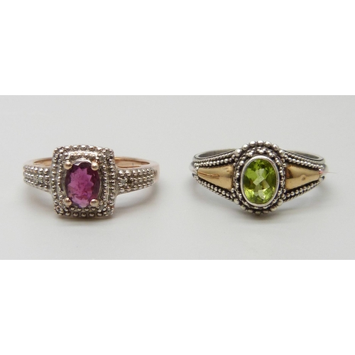 7136 - A Suarti silver and 18ct gold set peridot ring, V, and a silver gilt and garnet ring, U, 8.6g