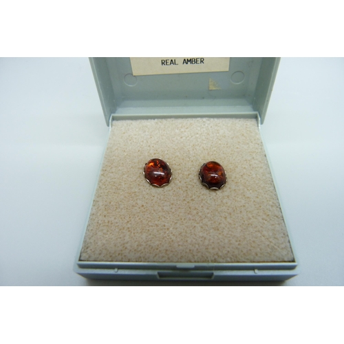 7145 - A pair of silver and amber stud earrings