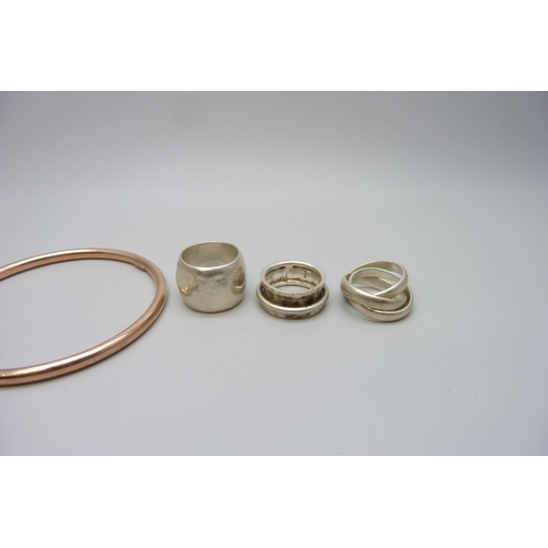 7153 - Three silver rings, a silver bangle with star design and a rose gold plated silver bangle, 51g