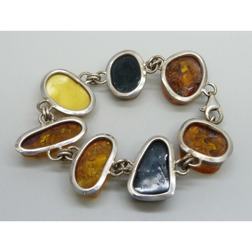 7158 - A silver set amber bracelet, 49g, 22cm