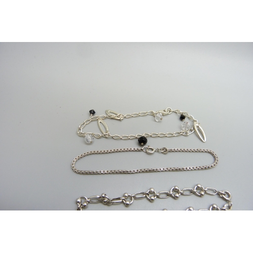 7171 - Five silver bracelets, 20g