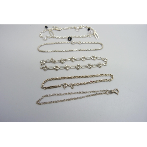 7171 - Five silver bracelets, 20g