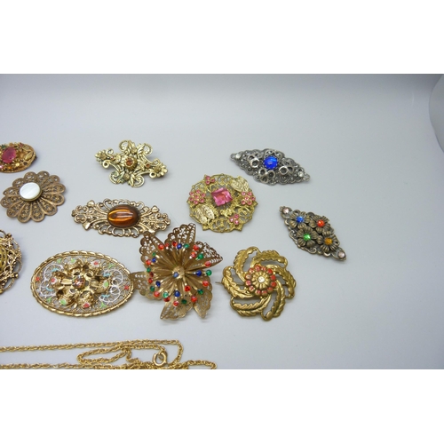 7175 - A collection of thirteen filigree and fretwork brooches and a pendant