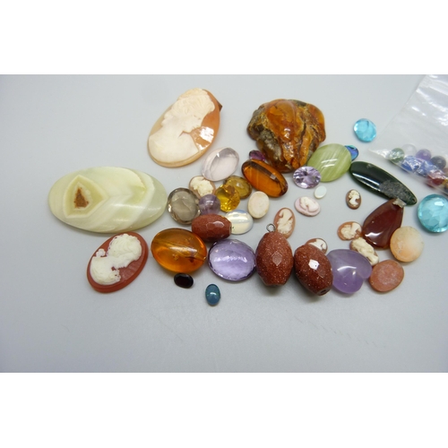 7178 - Loose gemstones, cameos including amber, opals, etc.