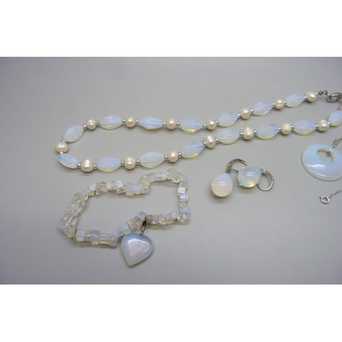 7181 - A collection of opalite jewellery