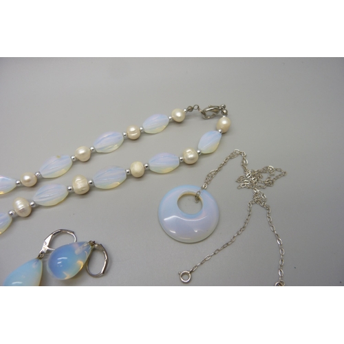 7181 - A collection of opalite jewellery