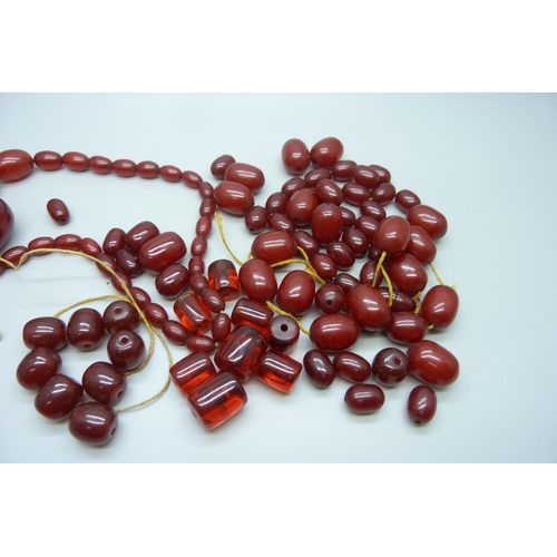 7183 - A collection of sherry amber coloured bakelite, some beads with swirl pattern, 200g