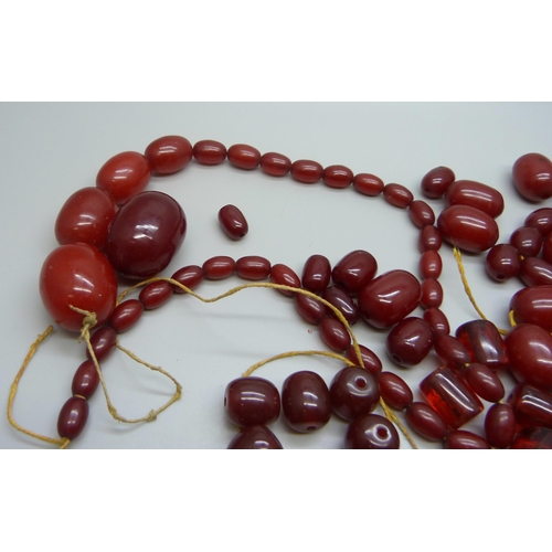 7183 - A collection of sherry amber coloured bakelite, some beads with swirl pattern, 200g