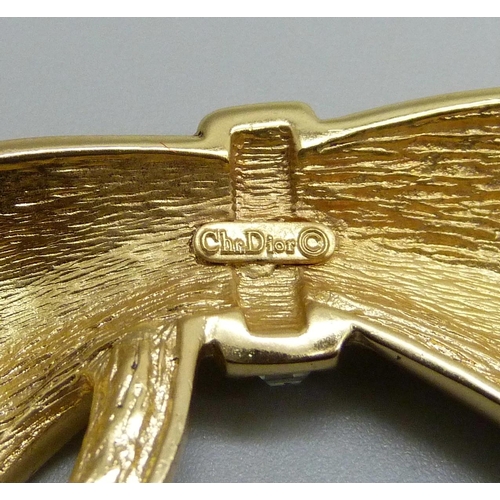 7186 - A Christian Dior bow brooch, 5.4cm