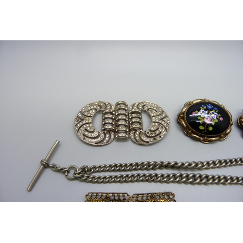 7190 - A collection of Victorian and later costume jewellery including a jet brooch, an Art Deco buckle (a/... 