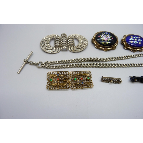 7190 - A collection of Victorian and later costume jewellery including a jet brooch, an Art Deco buckle (a/... 