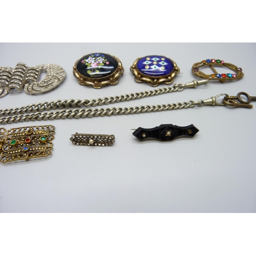 7190 - A collection of Victorian and later costume jewellery including a jet brooch, an Art Deco buckle (a/... 