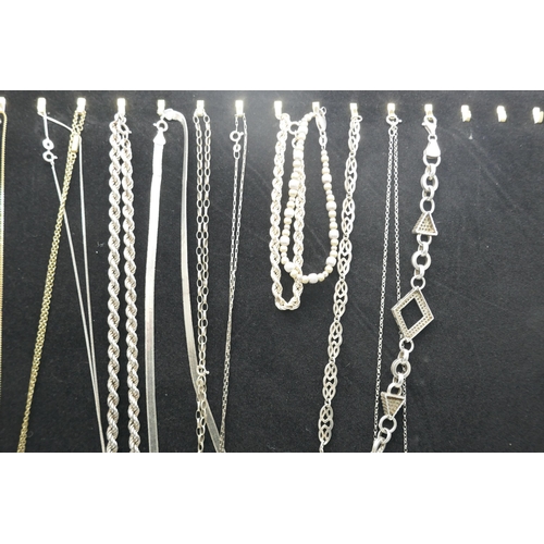 7200 - Four silver bracelets (diamond pattern cut out bracelet lacking stones), a silver rope chain, three ... 