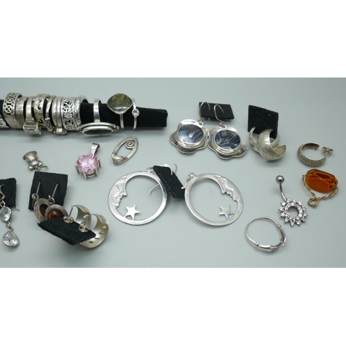 7208 - A collection of silver and white metal rings and earrings