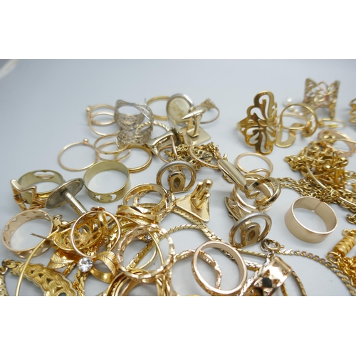 7230 - A collection of gold tone jewellery