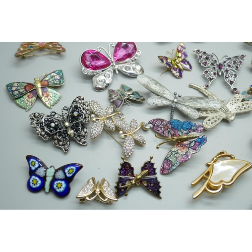 7233 - A collection of butterfly brooches