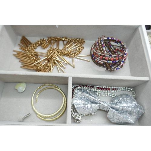 7240A - A jewellery box and costume jewellery