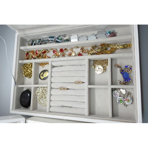 7240A - A jewellery box and costume jewellery