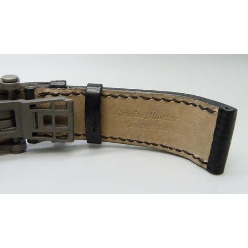 7279 - A Gérald Genta alligator skin wristwatch strap