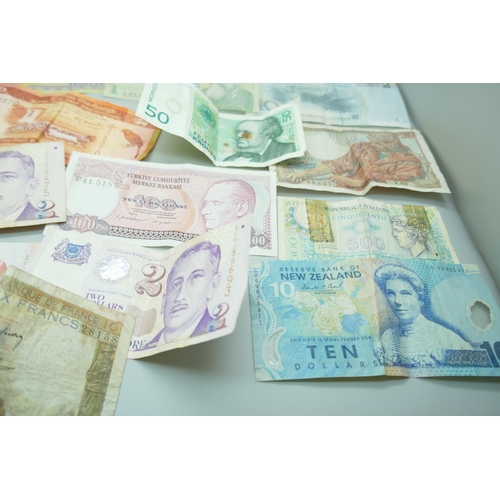 7311 - A collection of foreign bank notes