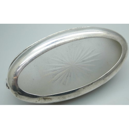 7335 - A silver dish with glass liner in the form of a Viking long boat, Birmingham 1919, 52g, 12.5cm, dish... 