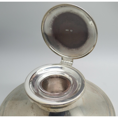 7336 - A silver Capstan inkwell, Sheffield 1920, diameter of base 14.5cm