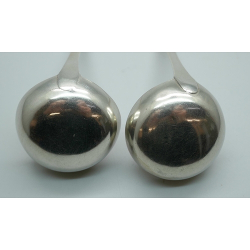 7343 - A pair of Victorian silver ladles, Edinburgh 1842, 55g, 15cm