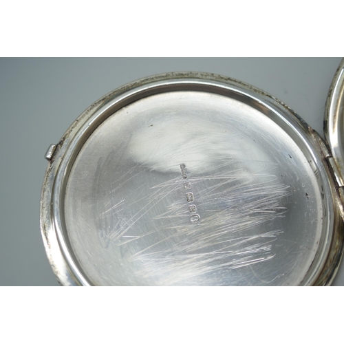 7347 - A silver compact with crown/sailing ship detail to lid, Birmingham 1934