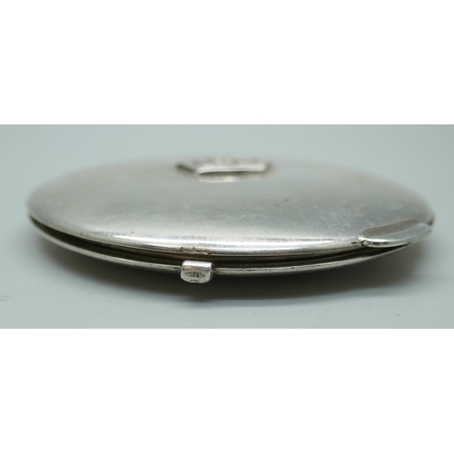 7347 - A silver compact with crown/sailing ship detail to lid, Birmingham 1934