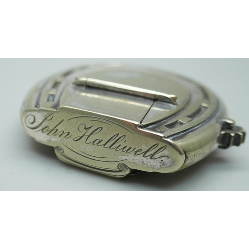 7351 - A novelty silver plated horseshoe shaped vesta case/lighter combination, 5cm x 5cm