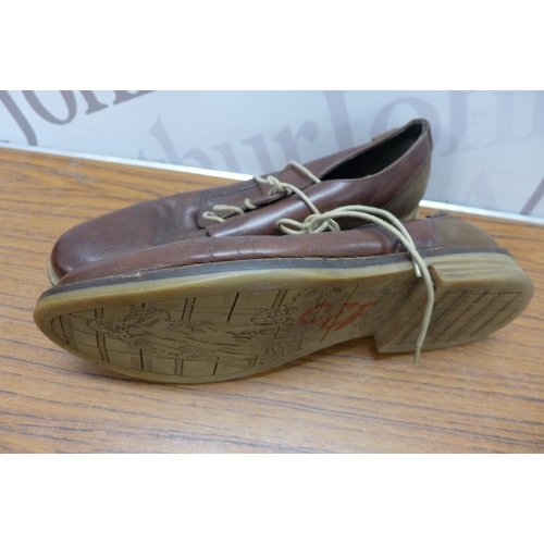 5331 - A large quantity of various leather brogue shoes