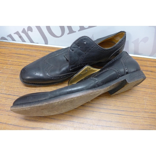 5331 - A large quantity of various leather brogue shoes