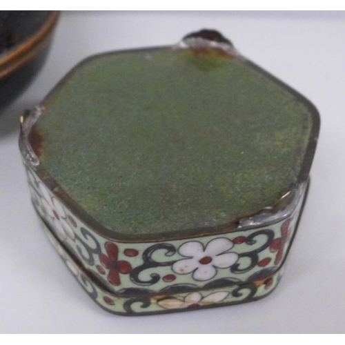 2028 - Two Chinese cloisonne trinket boxes, one with dragon detail and one floral