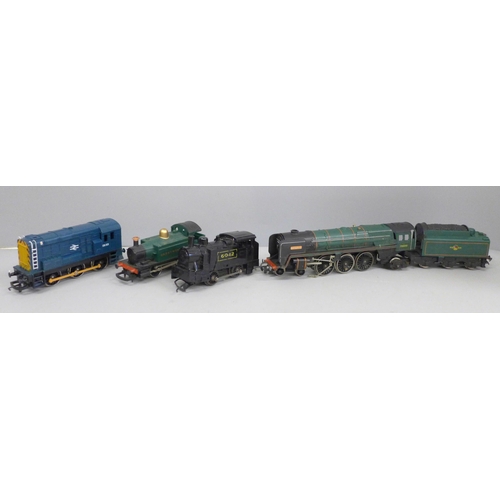 2045 - Three Hornby OO gauge locomotives comprising Britannia (a/f), 6042 and Great Western 101, together w... 