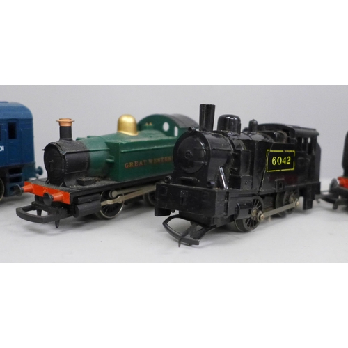 2045 - Three Hornby OO gauge locomotives comprising Britannia (a/f), 6042 and Great Western 101, together w... 