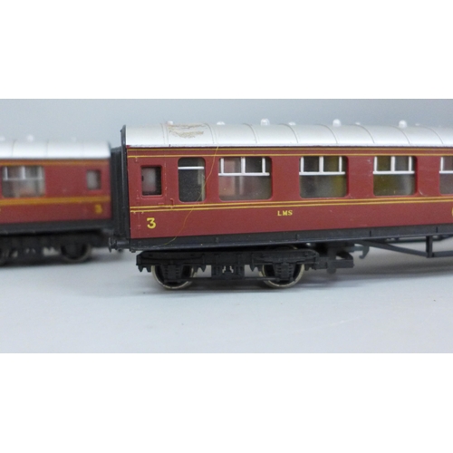 2046 - A set of six Hornby OO gauge LWS gauge carriages