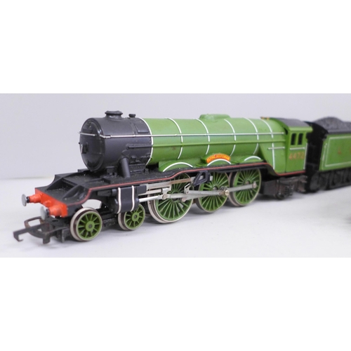 2047 - Three Hornby OO gauge locomotives, Princess Elizabeth 6201, Flying Scotsman 4472 and Albert Hall 498... 