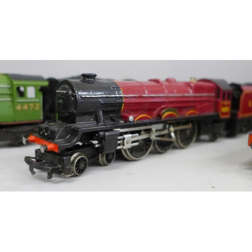 2047 - Three Hornby OO gauge locomotives, Princess Elizabeth 6201, Flying Scotsman 4472 and Albert Hall 498... 