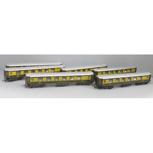 2049 - A set of six Hornby OO gauge Pullman carriages