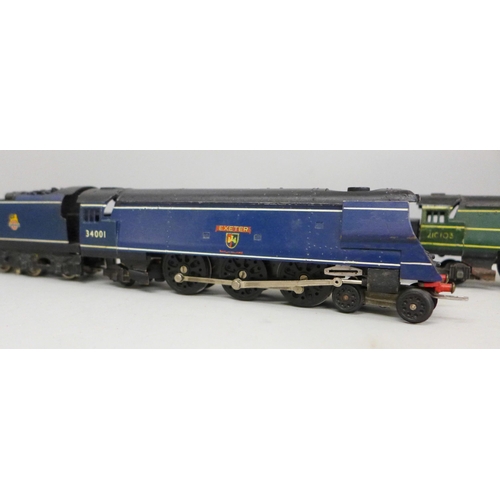 2053 - Two Graham Farish OO gauge locomotives and tenders